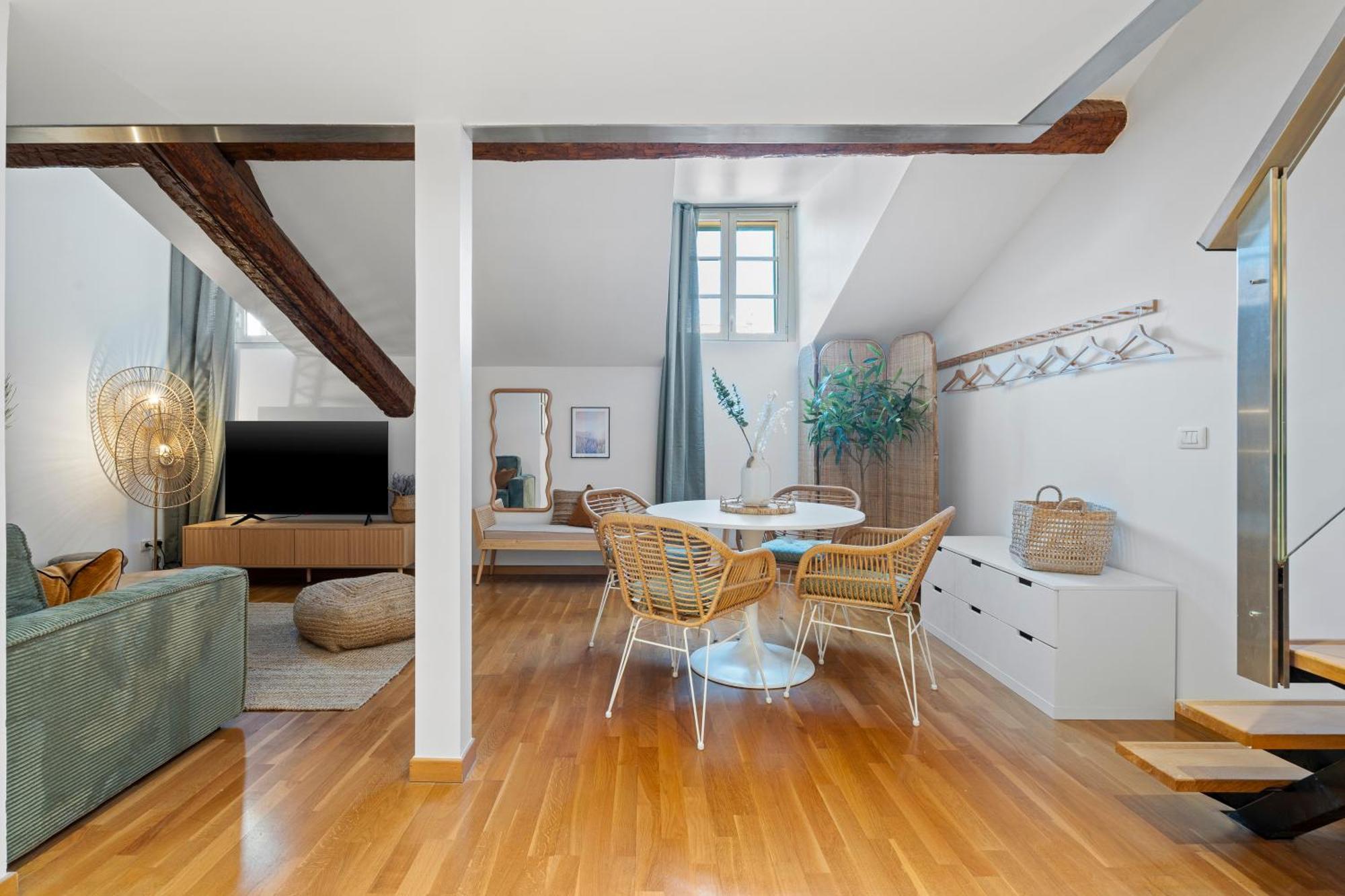 Apartment Renting - 3 Massena - Chic Escape Luxury Duplex Place Massena Nizza