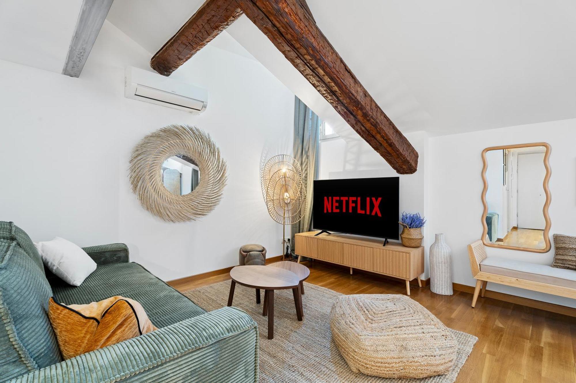 Renting - 3 Massena - Chic Escape Luxury Duplex Place Massena