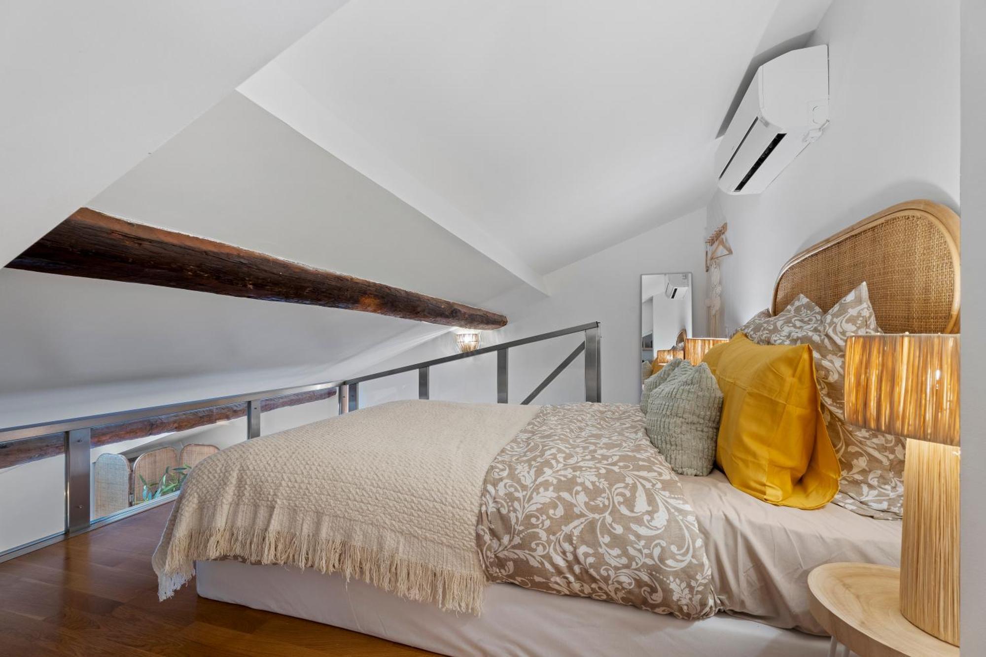 Renting - 3 Massena - Chic Escape Luxury Duplex Place Massena
