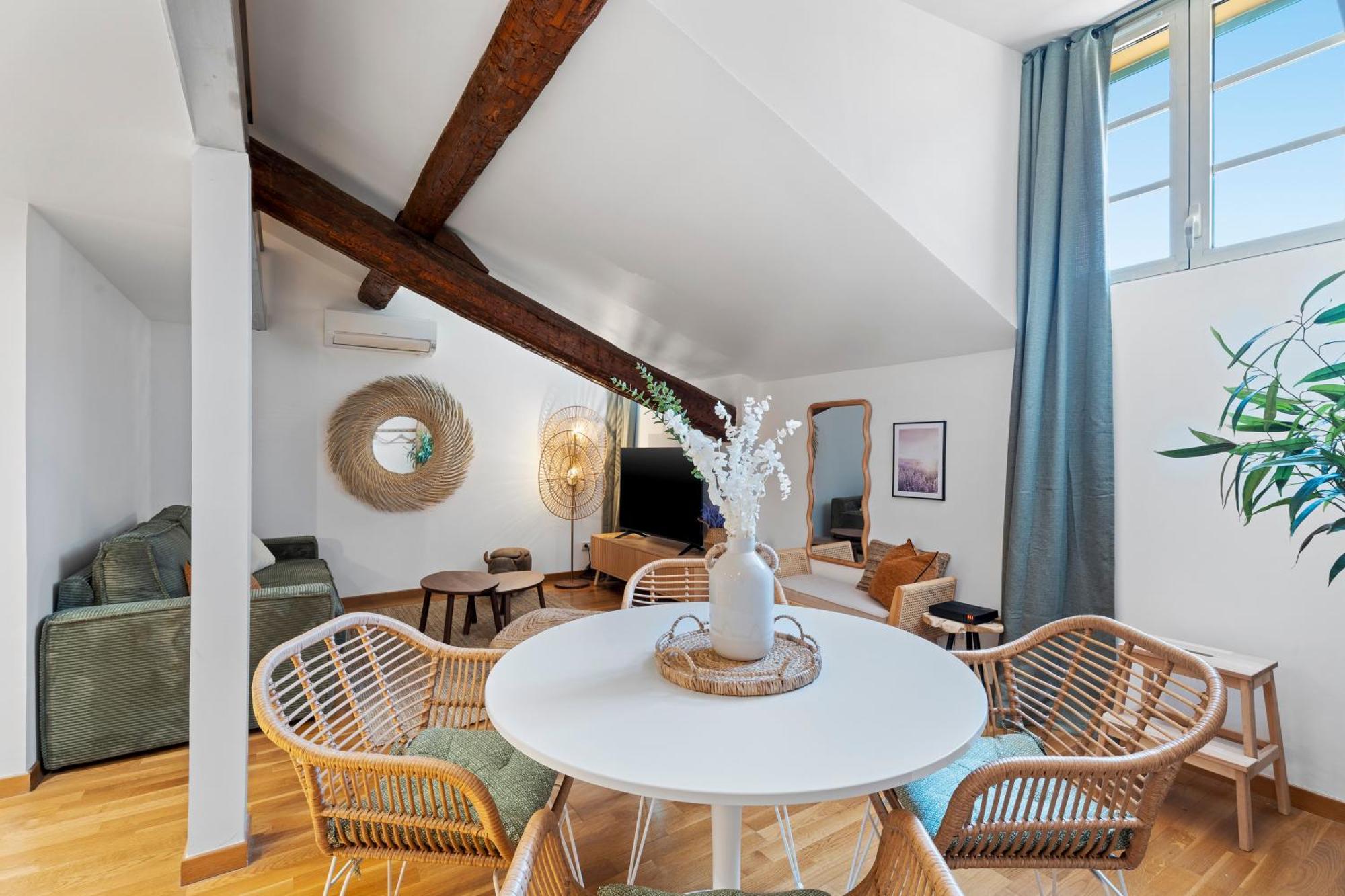 Renting - 3 Massena - Chic Escape Luxury Duplex Place Massena * Nice